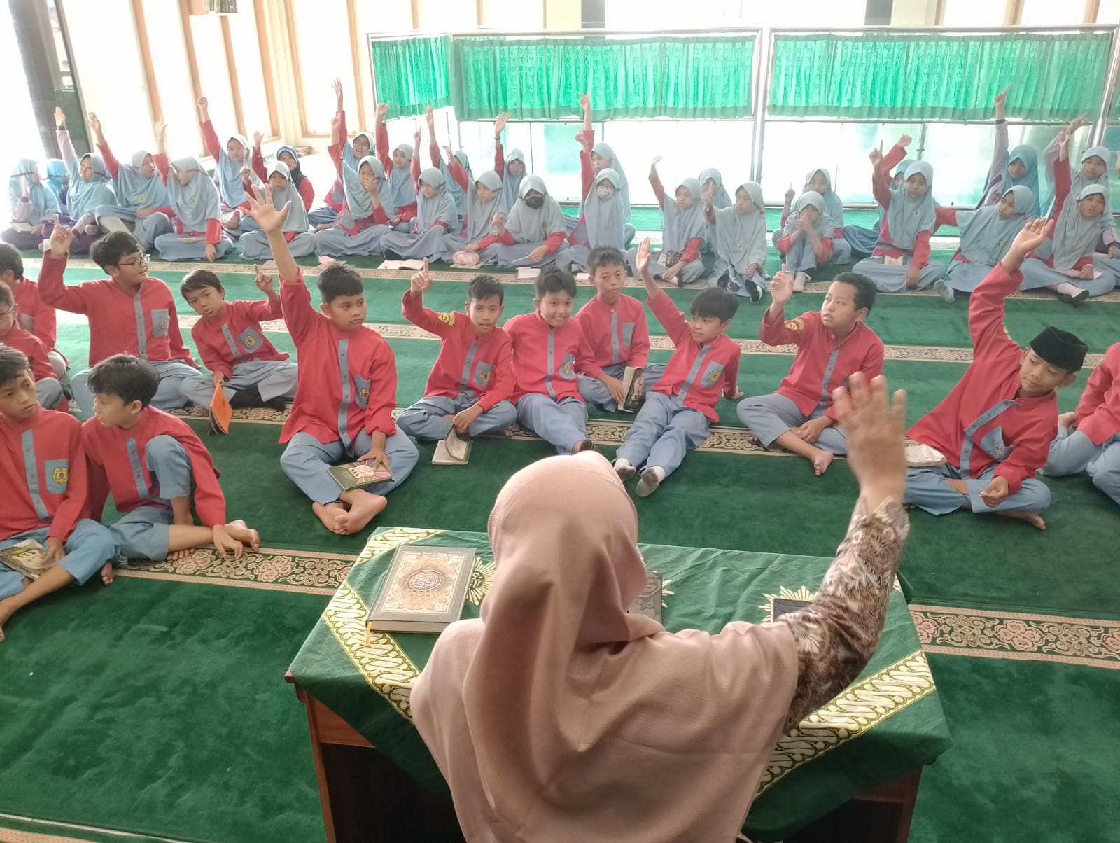 Program Penuntasan Al Qur'an di Masjid Mujahidin Menginspirasi Anak-anak untuk Mengaji