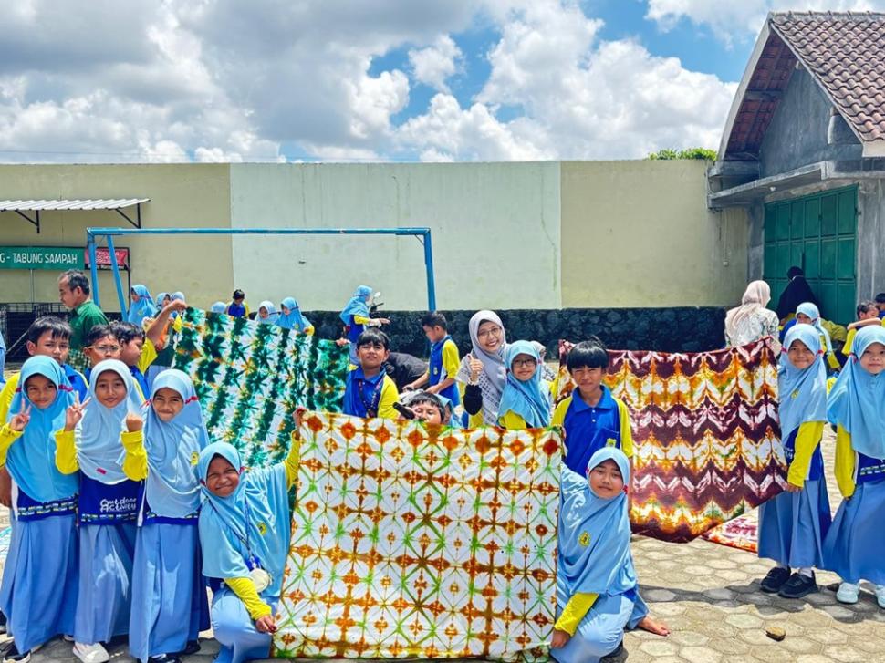 Kuatkan Identitas Bangsa, Siswa Kelas 3 SD Muhammadiyah Belajar Membatik