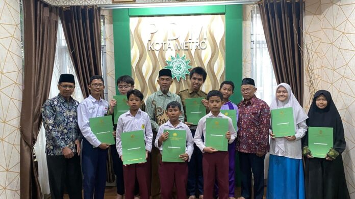 4 Siswa SD Muhammadiyah Metro Pusat Diberikan Apresiasi Ketua PDM Kota Metro