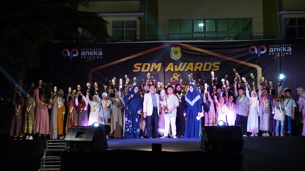 SDM Award Momentum Apresiasi Siswa Berprestasi