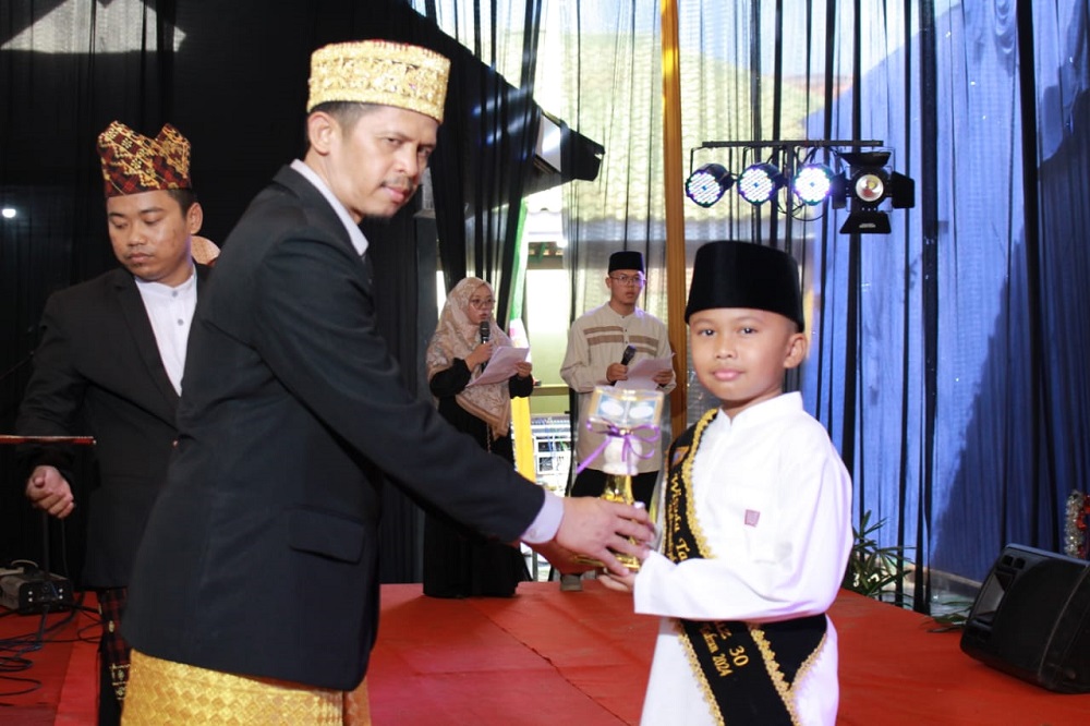 WISUDA AKBAR TAHFIDZ AL QUR'AN  SD MUHAMMADIYAH METRO PUSAT