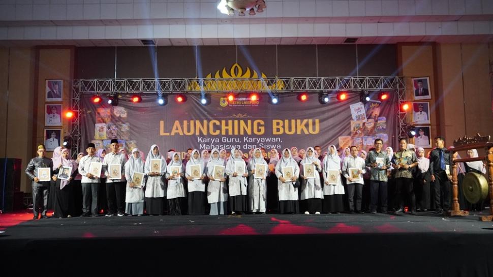 Membanggakan, Gelar Lauching 38 Buku Solo dan Antologi Siswa dan Guru