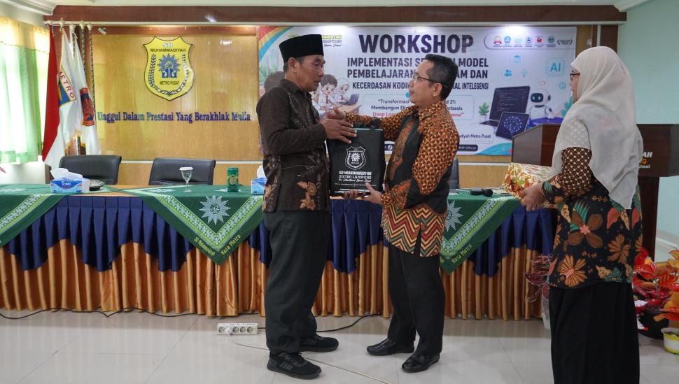 42 Tahun Mengabdi, Sekolah Lepas Sang Guru Dedikatif